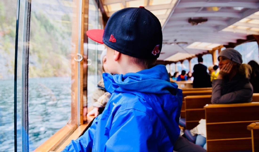 Flo im Boot auf dem Königssee