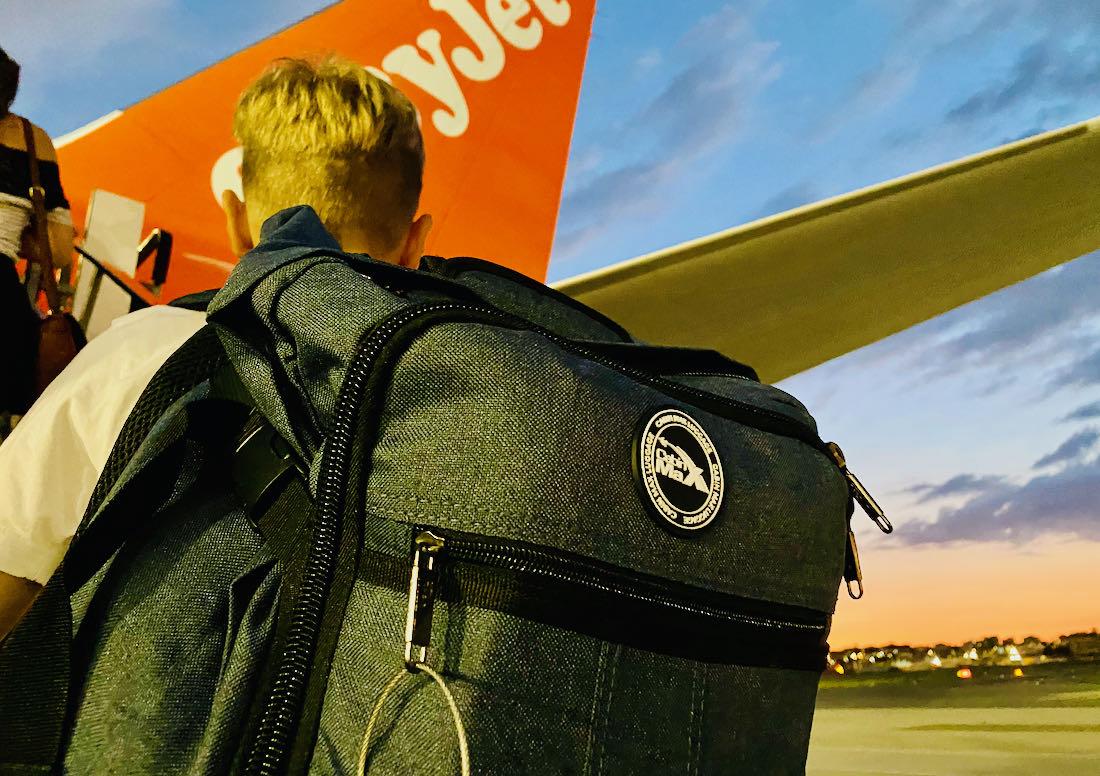 Cabin Bag Metz EasyJet beim Einstieg