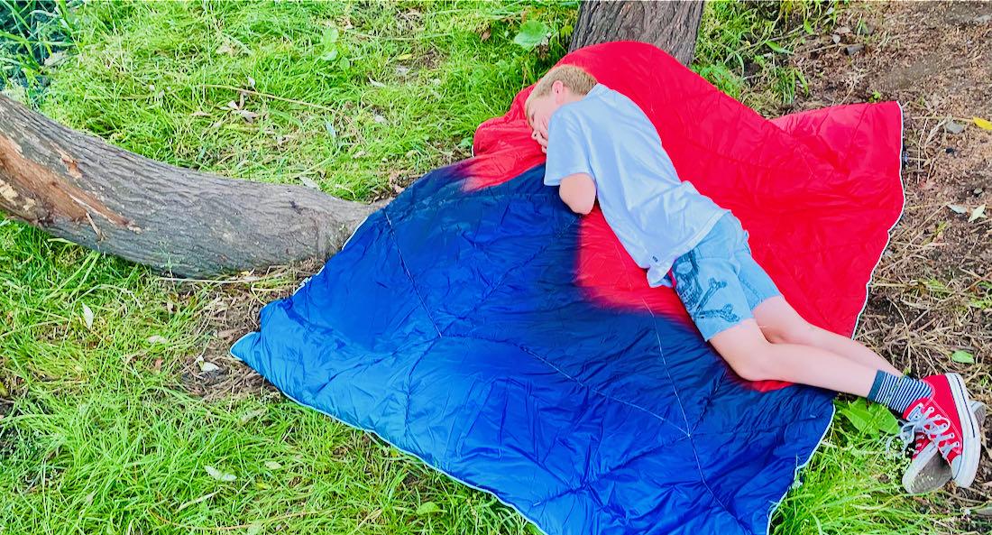 Ben liegt auf der DÄCKE