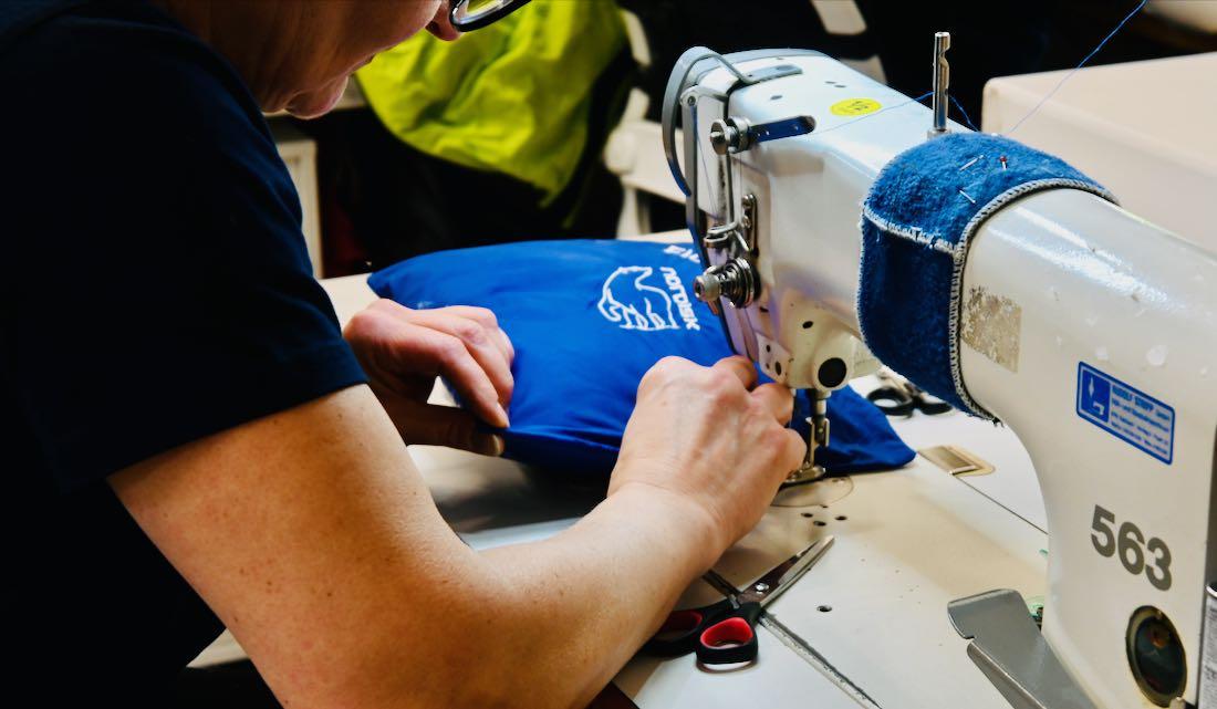 Das Kissen wird zusammen genäht