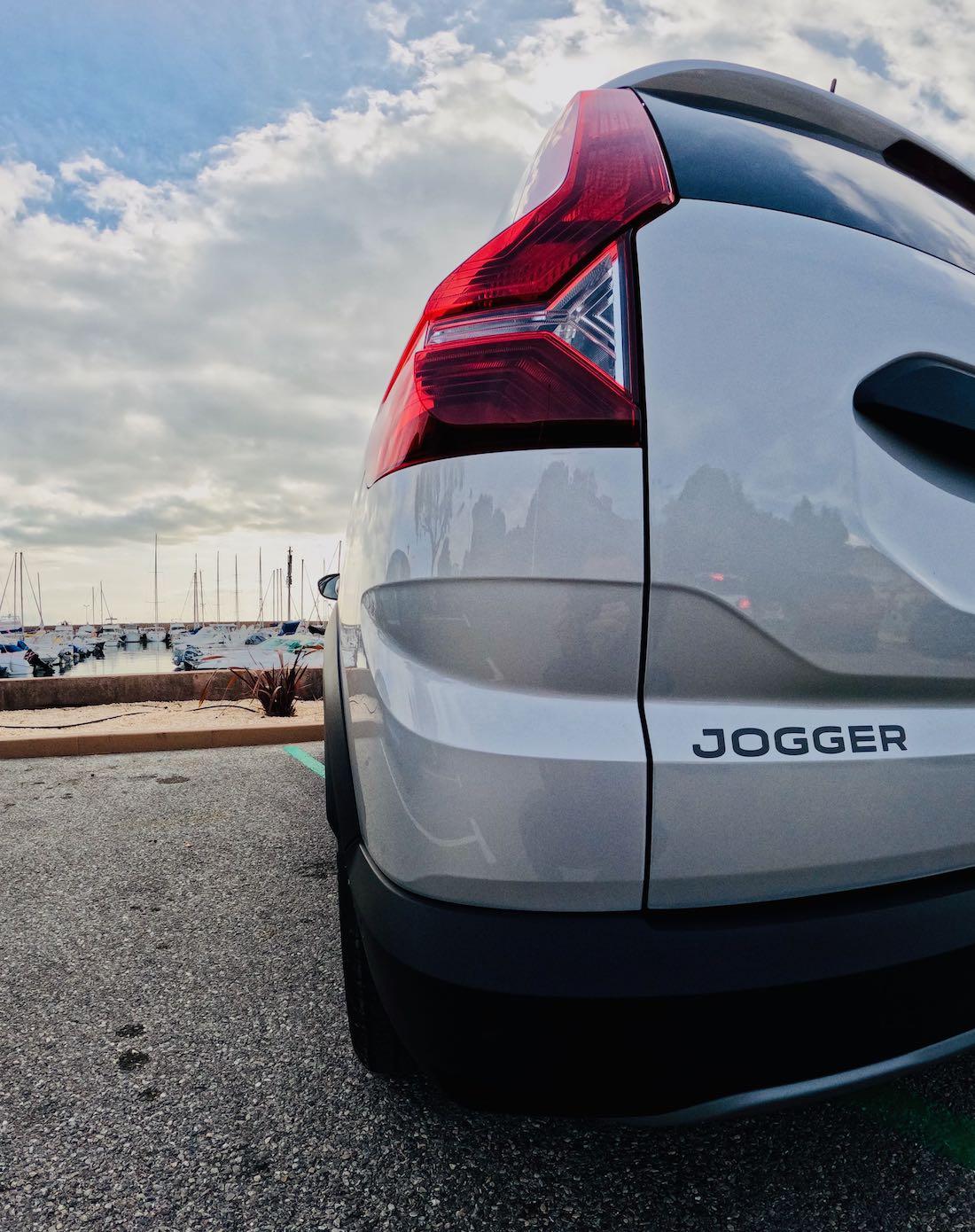 Der DACIA JOGGER von hinten