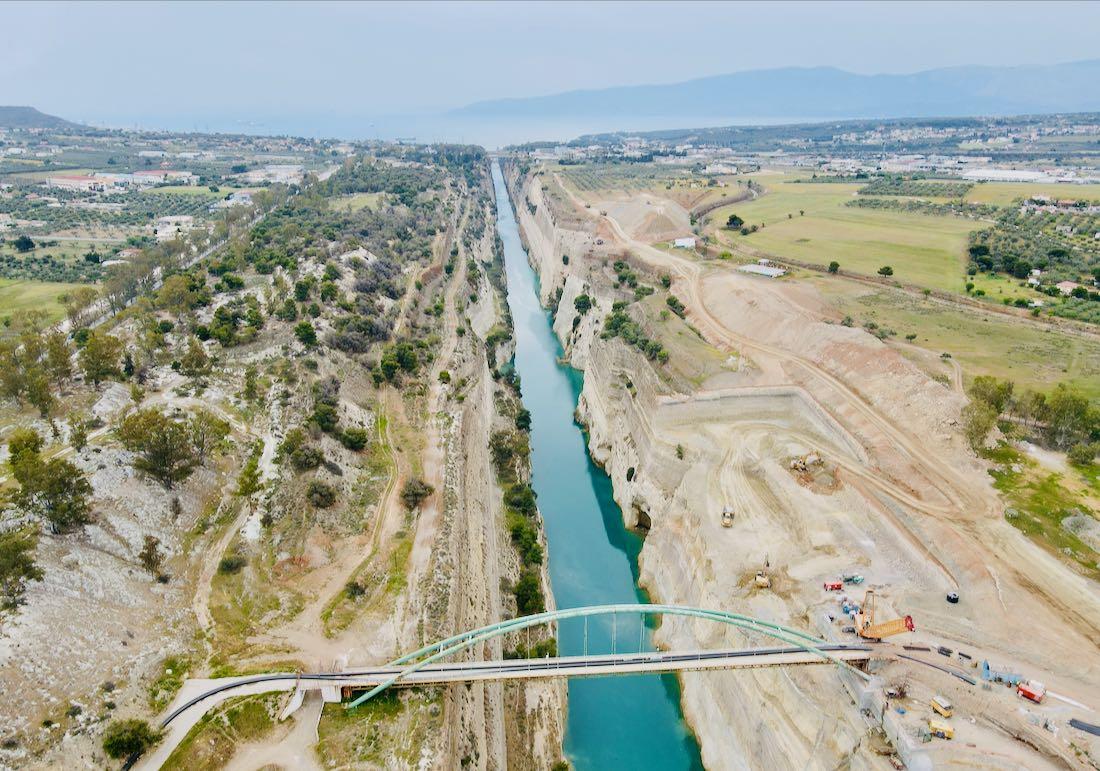 Den Kanal von Korinth überquerte wir auf dem Roadtrip