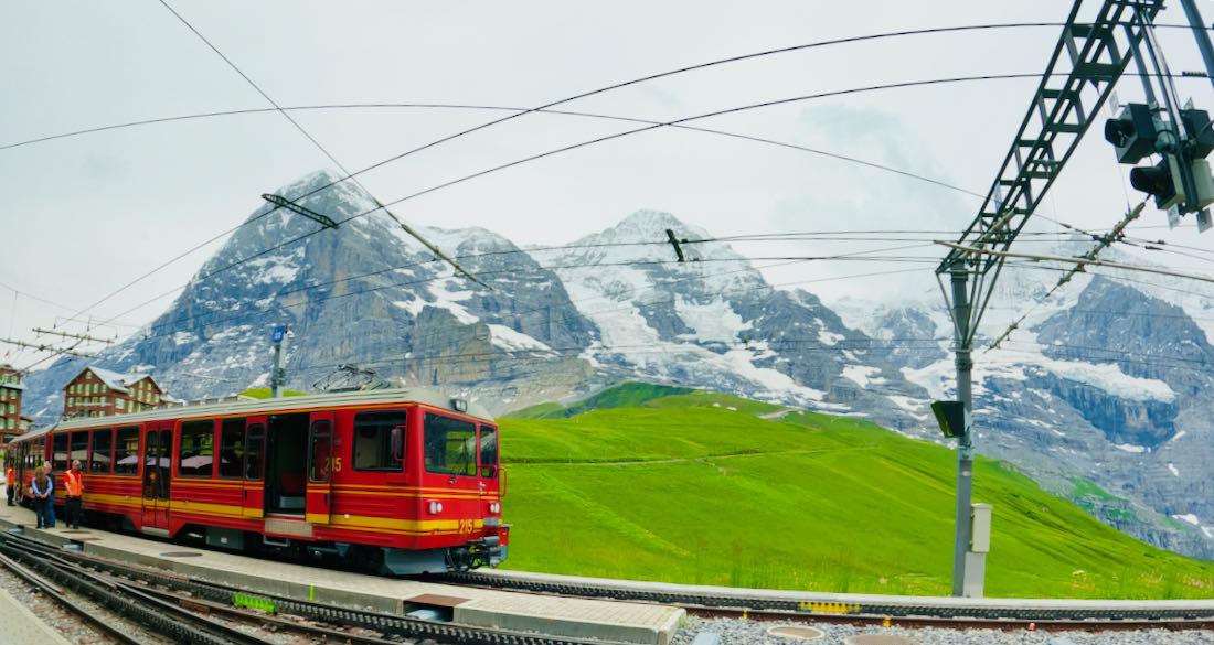 Die Zahnradbahn Richtung Tal