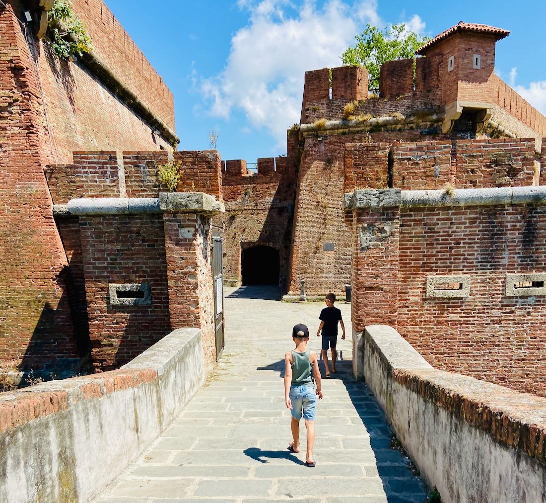 Fravely in der Festung Livorno