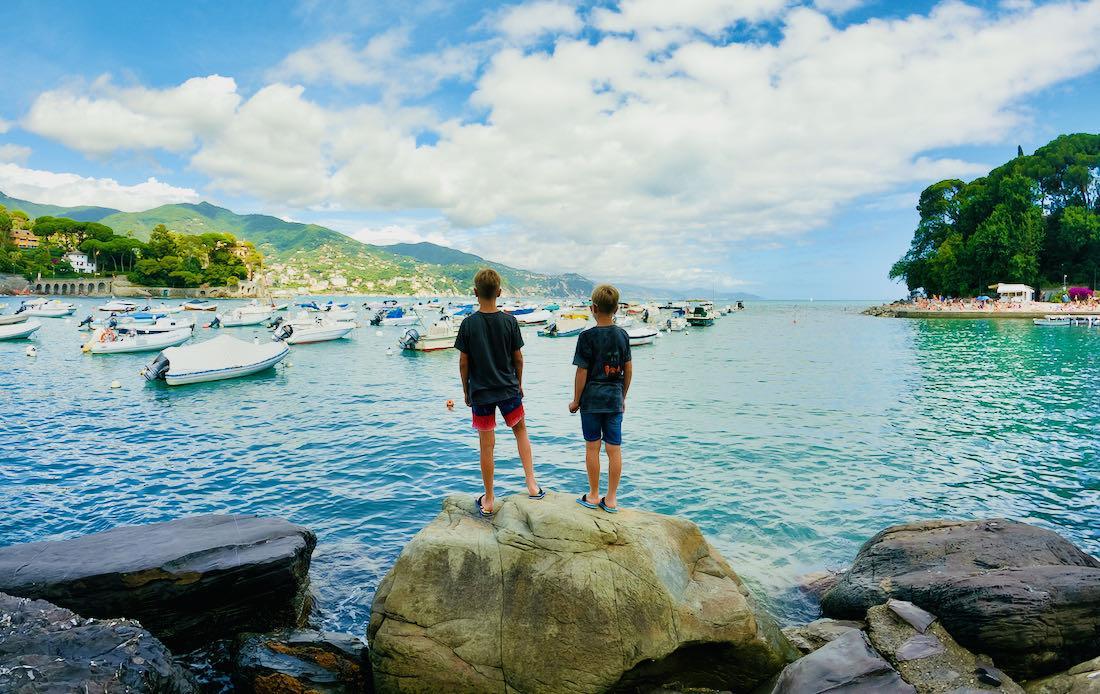 Flo und Ben am Strand in Rapallo