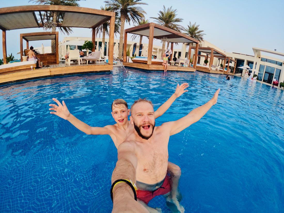 Flo und Thomas im Saadiyat Beach Club