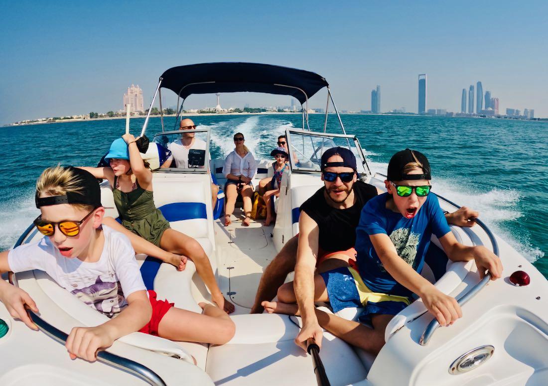 Fravely auf dem Boot in Abu Dhabi