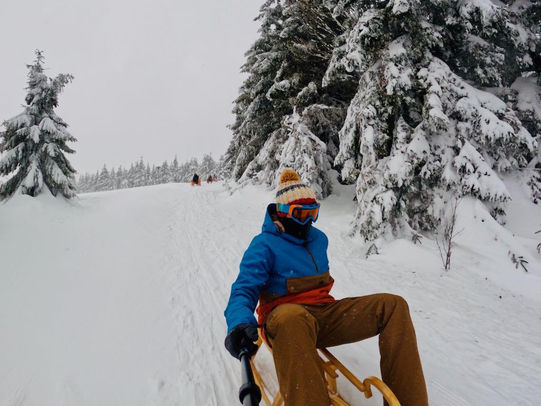 Fravely beim Rodeln am Fichtelberg