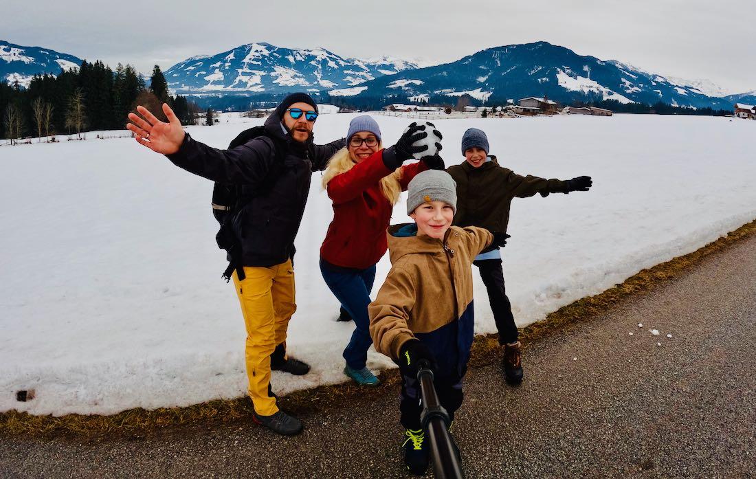 Fravely beim Winterwandern in Penning an der Hohen Salve