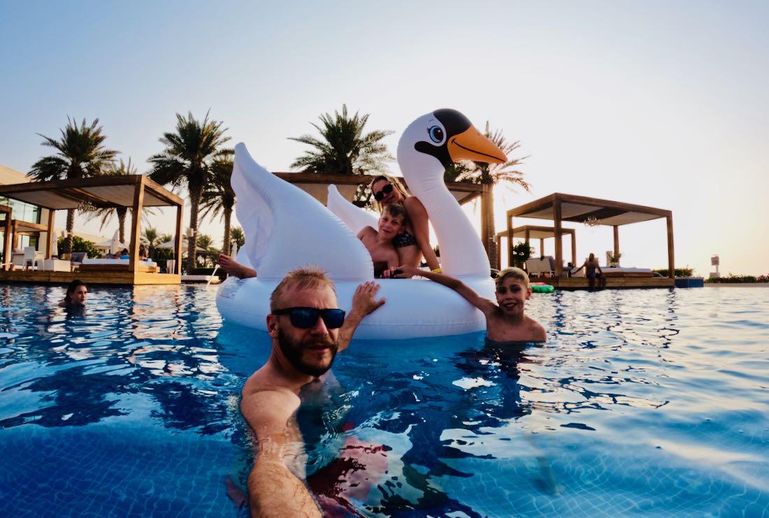 Fravely im Saadiyat Beach Club