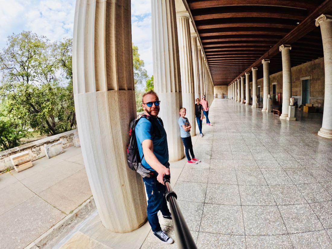 Fravely in der Stoa des Attalos bei den Griechen