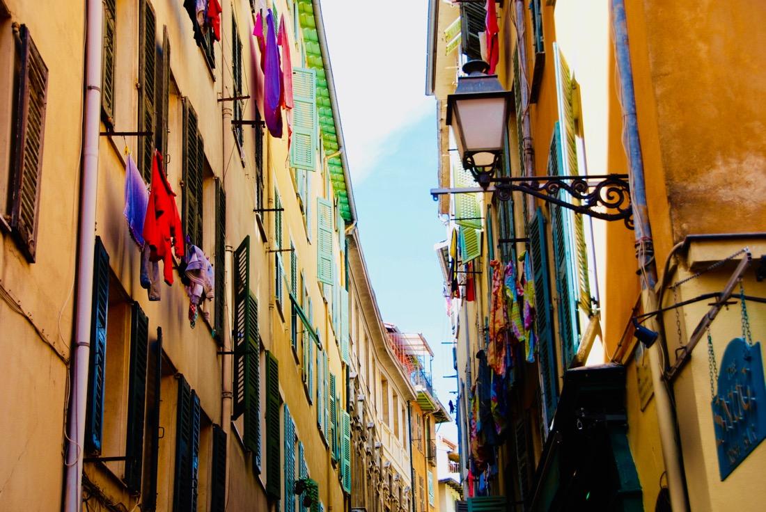 Gasse in der Altstadt von Nizza