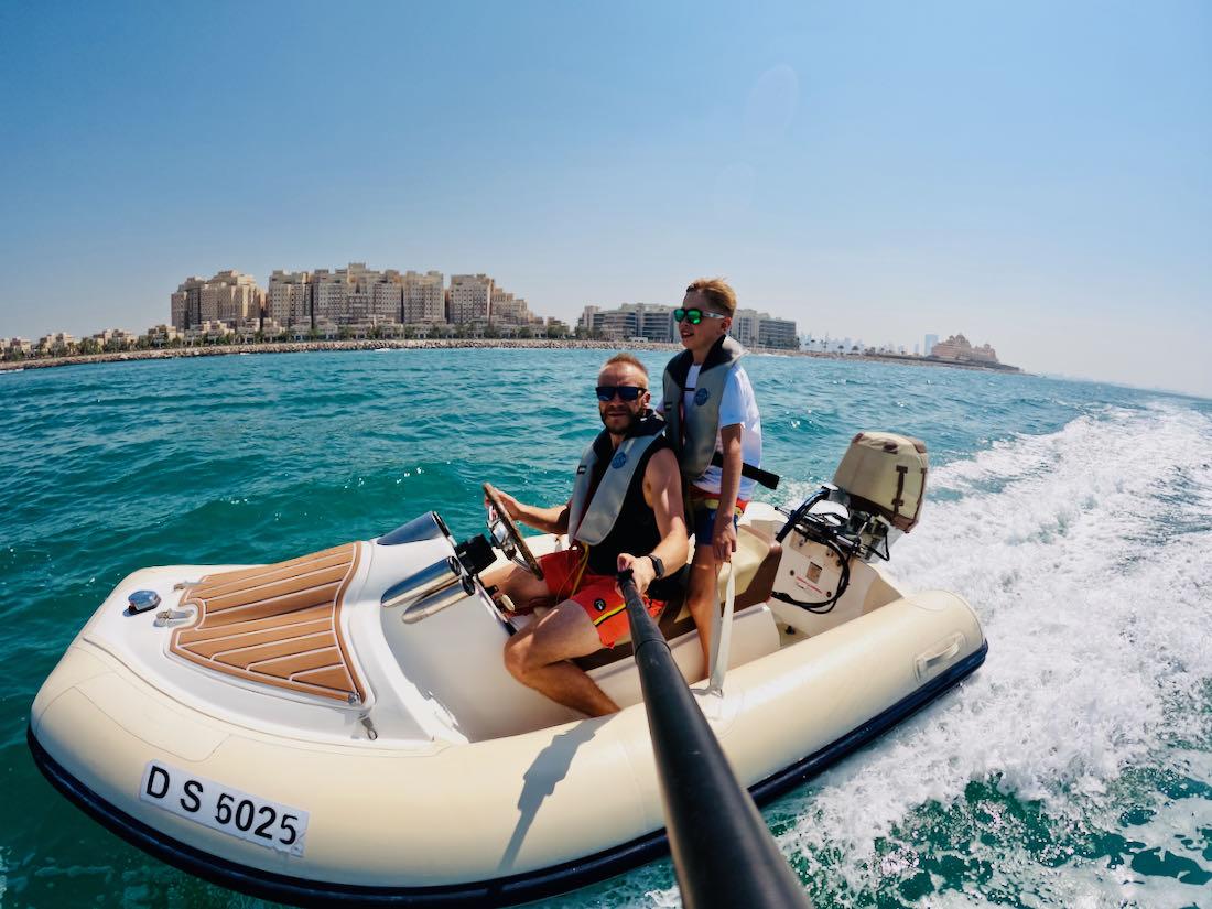 Um die Palme auf dem HERO Boot