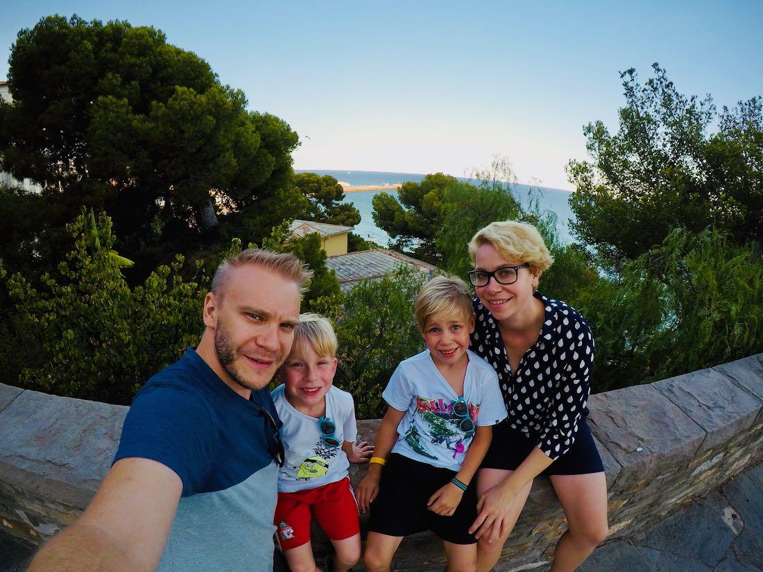 Imperia am Abend mit Blick aufs Meer