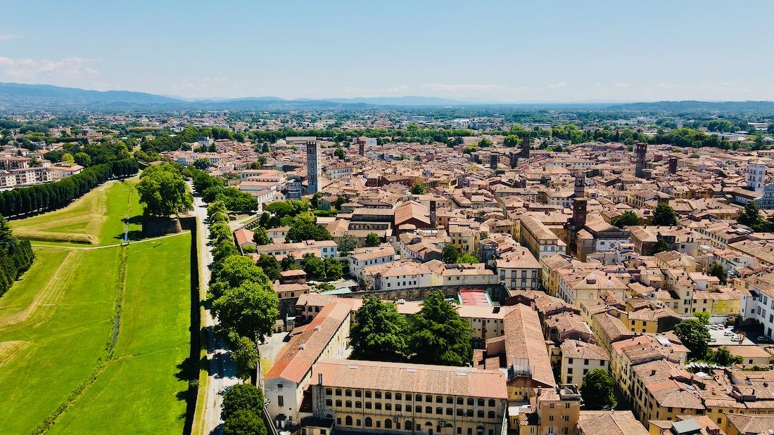 Lucca in Italien aus der Luft