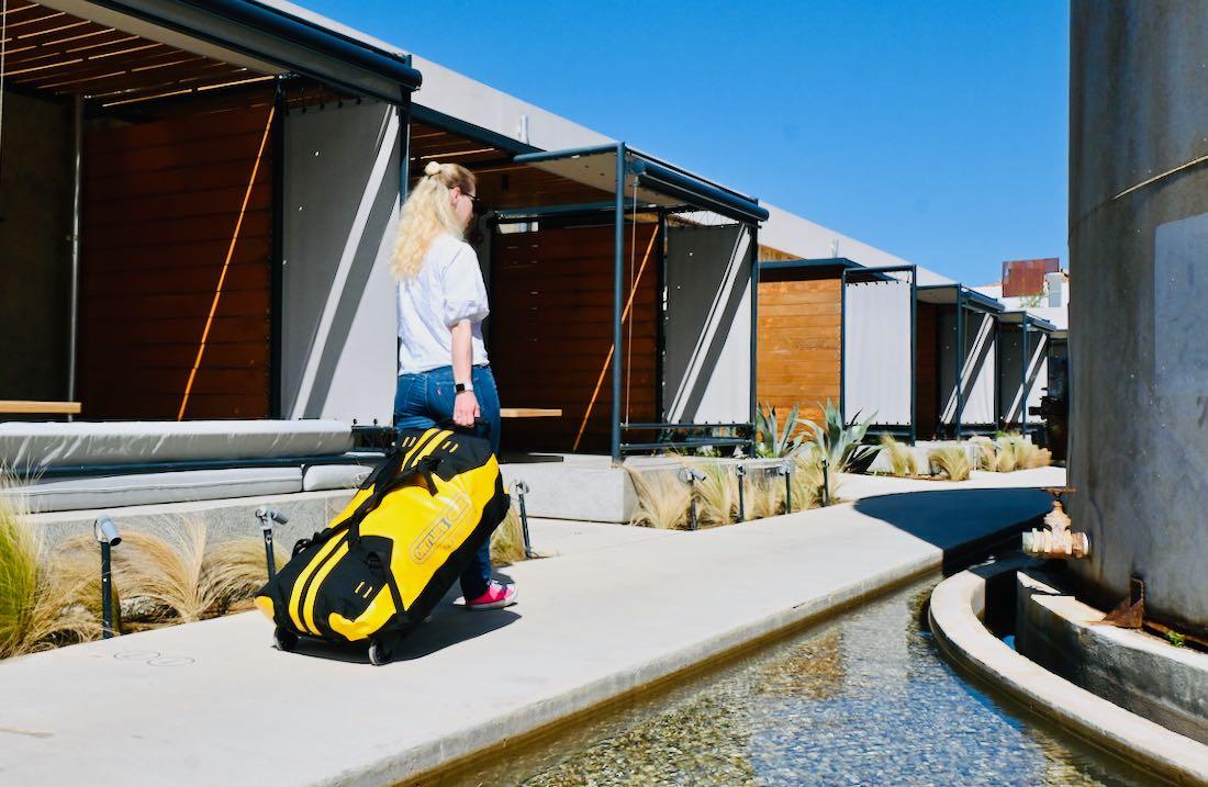 Melanie zieht die Ortlieb Duffle RS 110