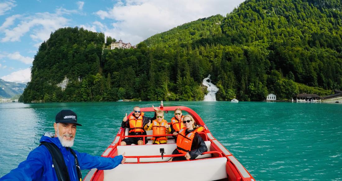 Mit dem Jetboat vor dem Wasserfall