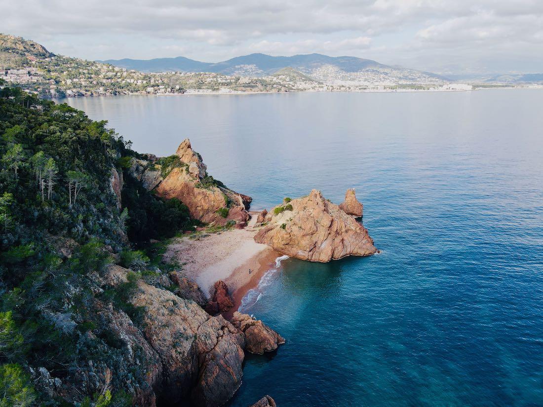 Plage de l'Aiguille mit Blick auf Cannes