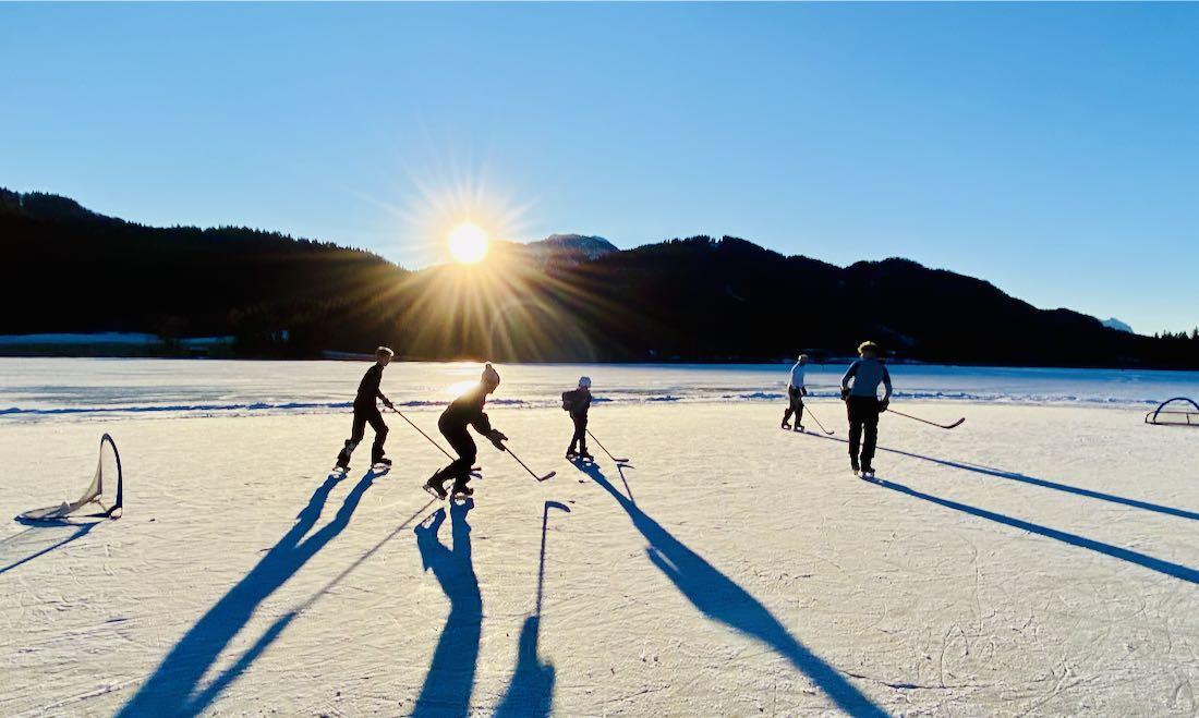 Hockey auf dem Weissensee in Kärnten