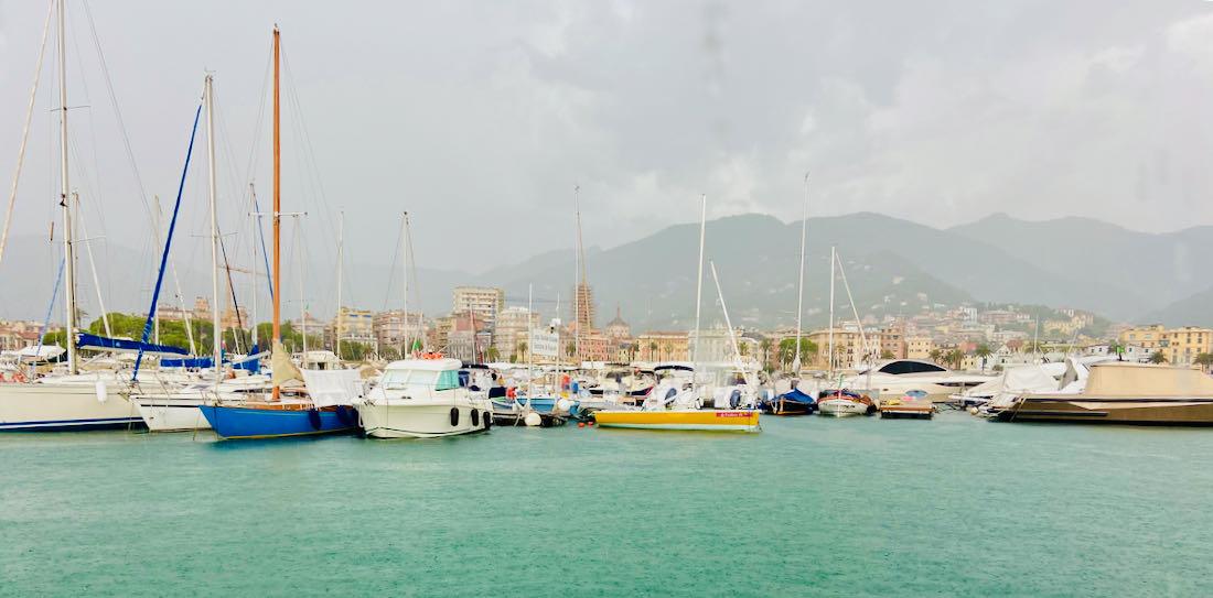 Regen im Hafen von Rapallo