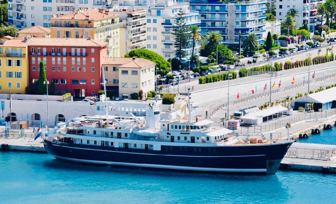 Schiff in Nizza
