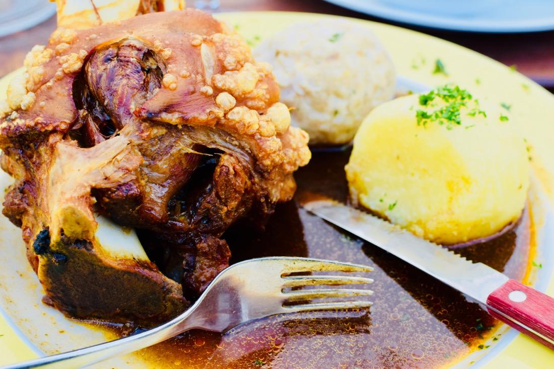 Schweinshacksen - Lecker Essen am Chiemsee