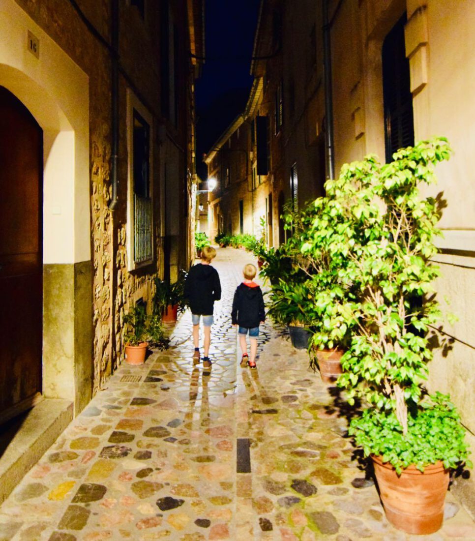 Sóller am Abend auf Mallorca