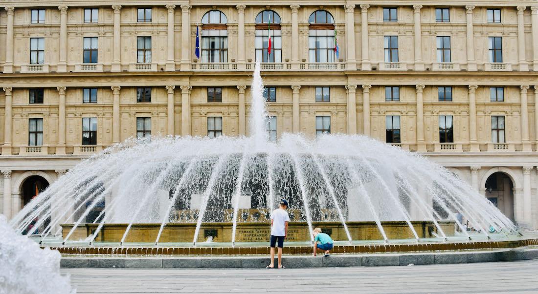 Springbrunnen auf dem Pizza de Ferrari