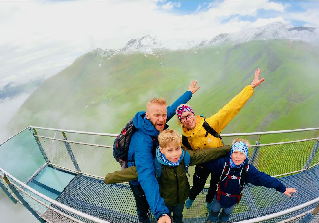 Wir fliegen auf dem First Cliff Walk