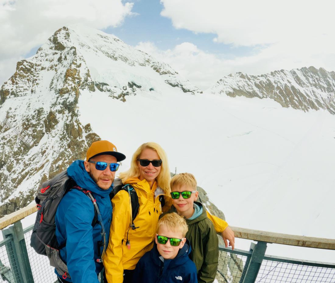 Fravely vor dem Mönch